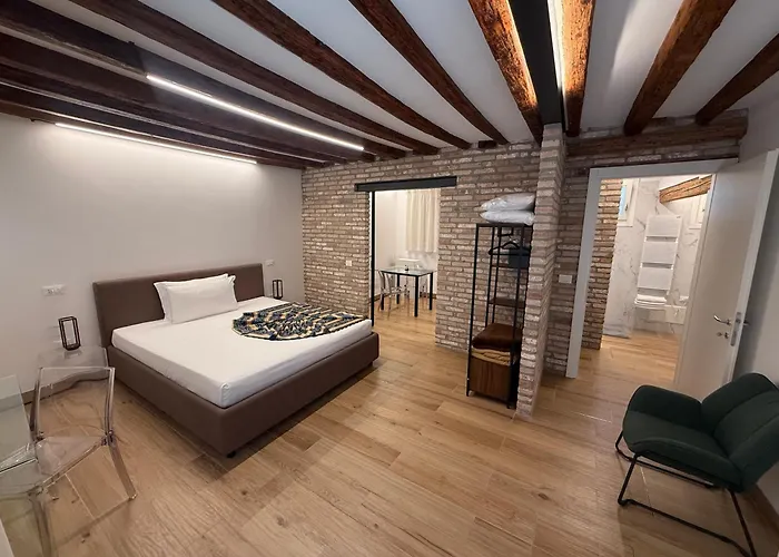 Loft For Couples Close To The Ghetto